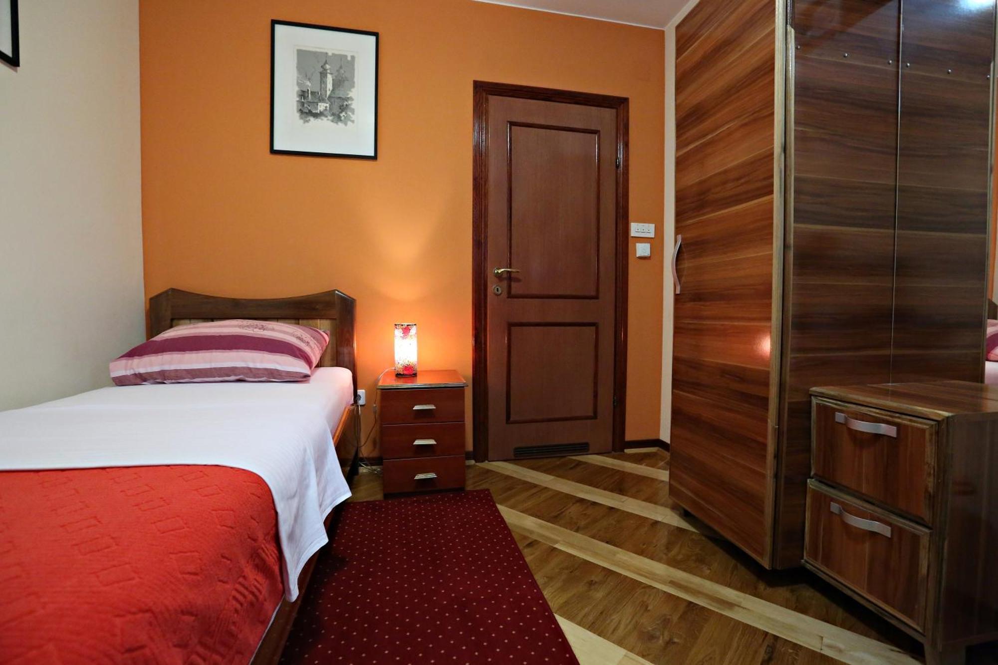Apartments & Rooms Vienna 오시예크 외부 사진