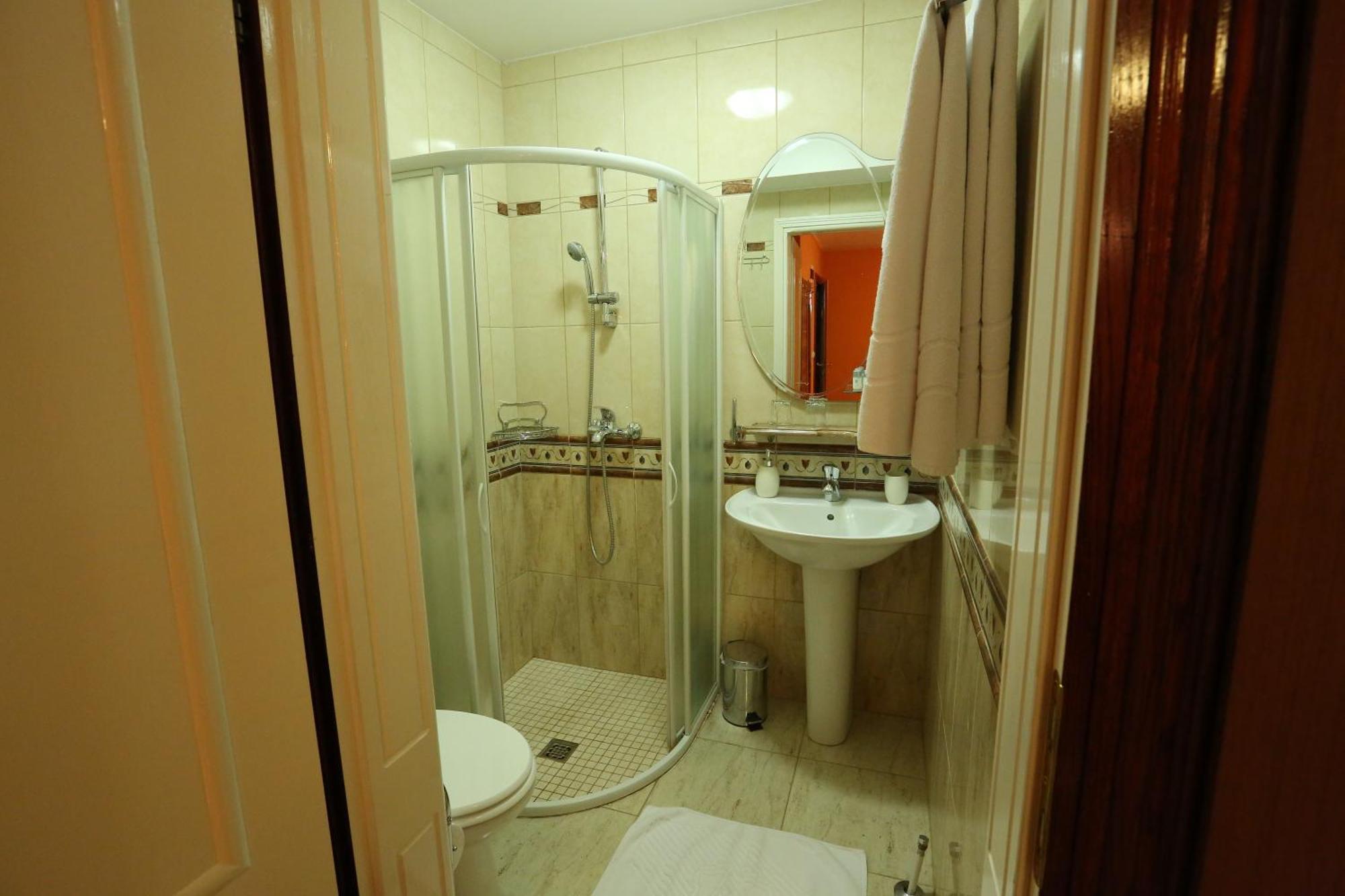 Apartments & Rooms Vienna 오시예크 객실 사진